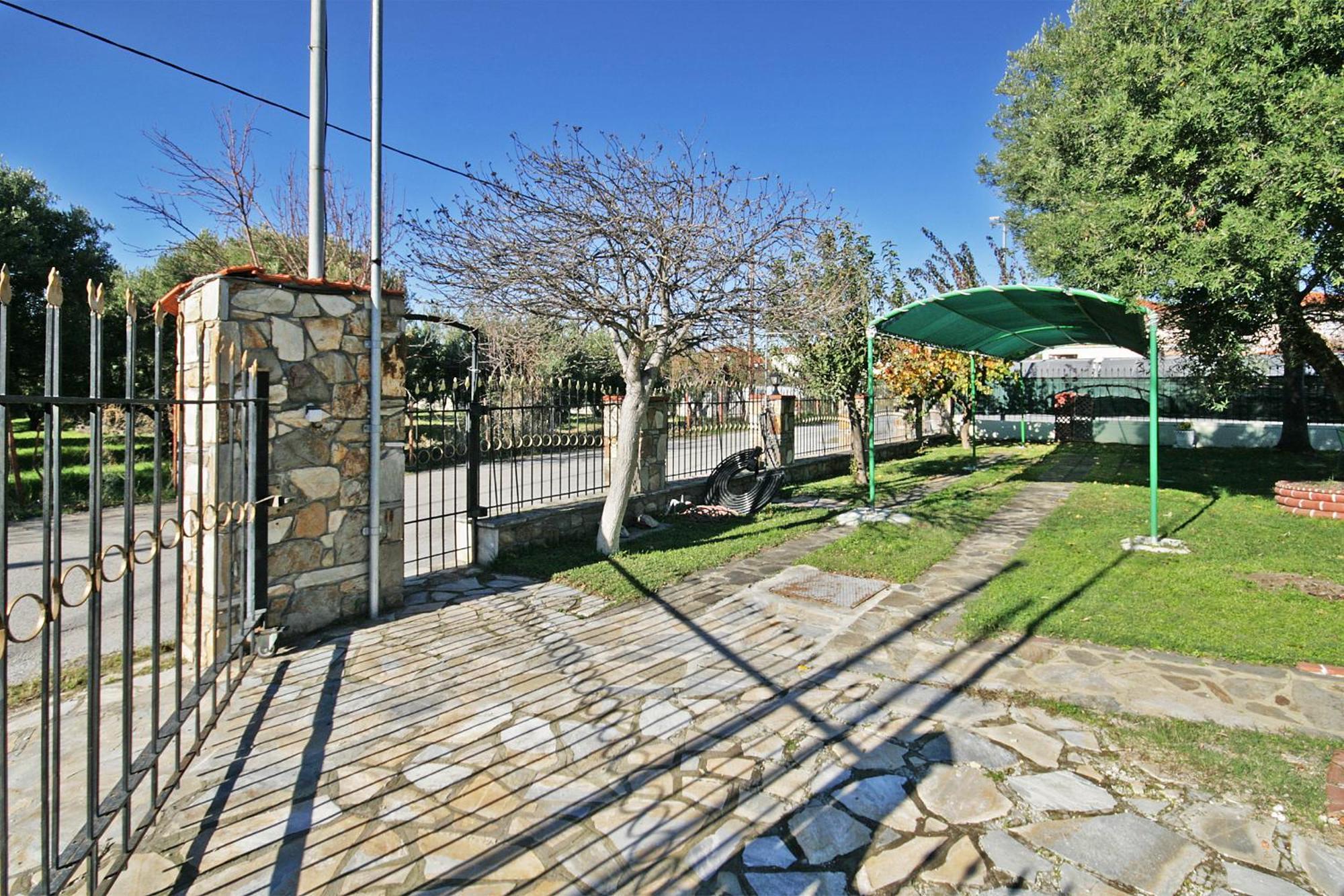 Private 6-Bdrm Villa With Garden 150M To Beach Paradisos Bagian luar foto
