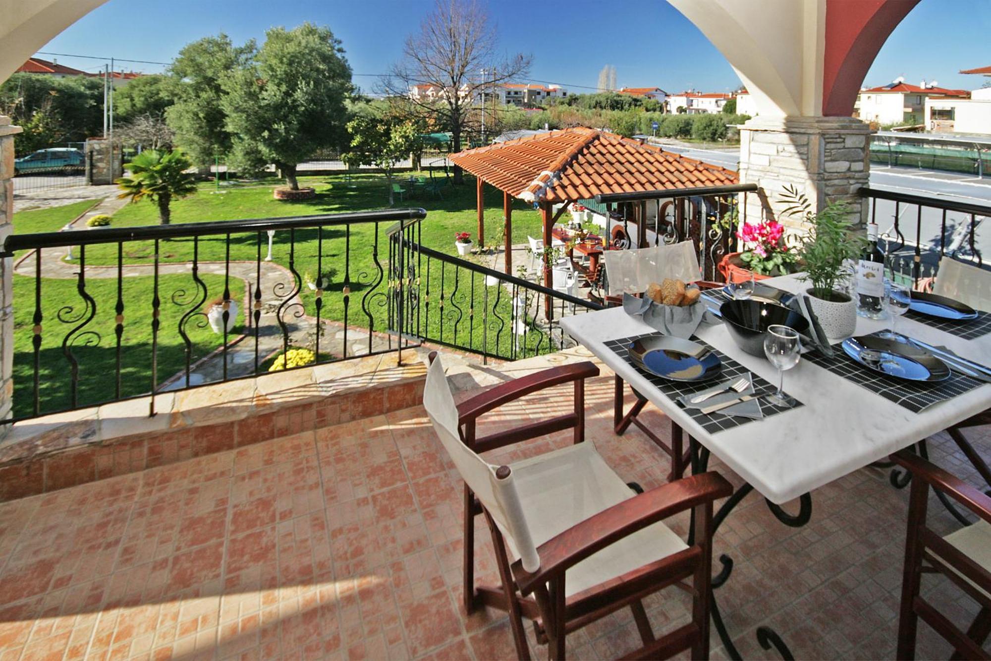 Private 6-Bdrm Villa With Garden 150M To Beach Paradisos Bagian luar foto