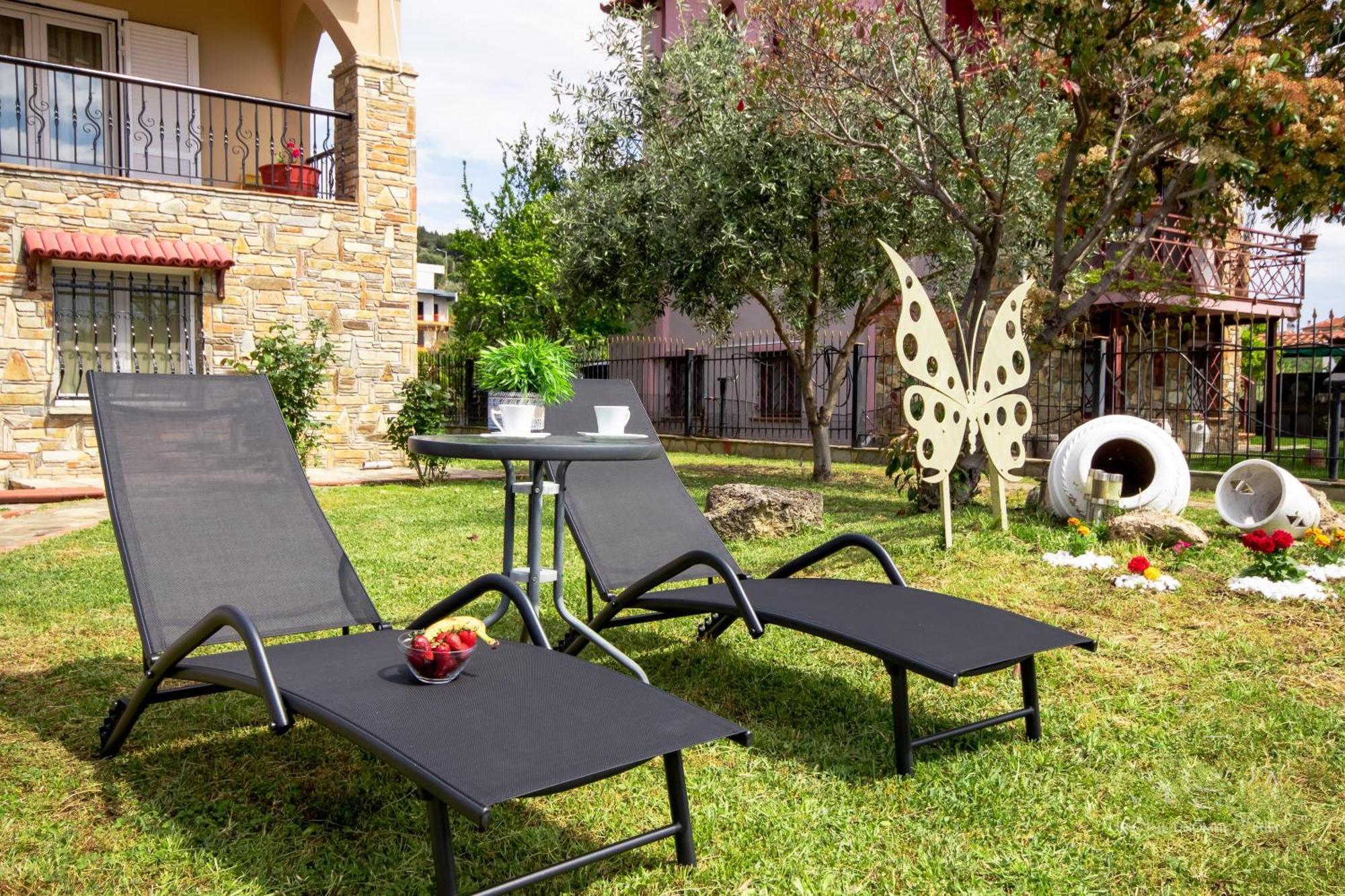 Private 6-Bdrm Villa With Garden 150M To Beach Paradisos Bagian luar foto
